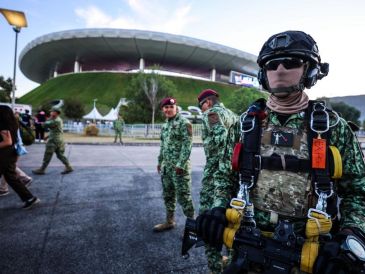 Entre camisetas rojiblancas y azulcremas, los aficionados se acercaron para conocer de cerca parte del equipo y las labores que realiza la institución. EL INFORMADOR/ A. NAVARRO.