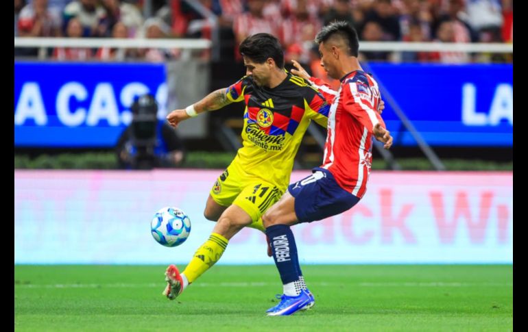 Afición, intensidad y rivalidad al máximo durante el Clásico Nacional entre Chivas y América. EL INFORMADOR/J.ACOSTA