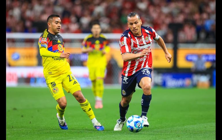 Afición, intensidad y rivalidad al máximo durante el Clásico Nacional entre Chivas y América. EL INFORMADOR/J.ACOSTA