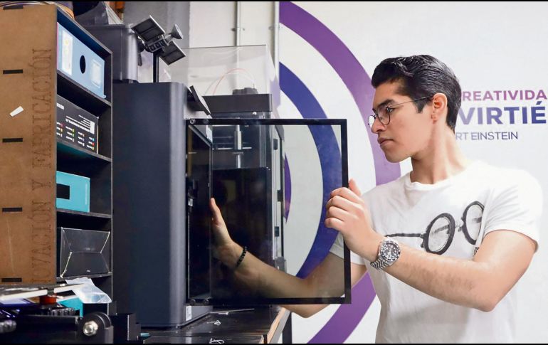 Édgar Ruiz destaca que el sistema de educación dual es uno de alto rendimiento y le exige a cada estudiante dar todo de sí mismo. ESPECIAL