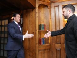 El secretario de Estado de Estados Unidos, Marco Rubio (i) saluda al presidente ucraniano Volodímir Zelenski (d). EFE/X @secrubio