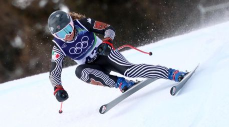 La esquiadora mexicana Sarah Schlepper compite en el eslalon gigante femenino de las competiciones de esquí alpino en los Juegos Olímpicos de Invierno Milano-Cortina 2026. EFE/EPA/A. Solero