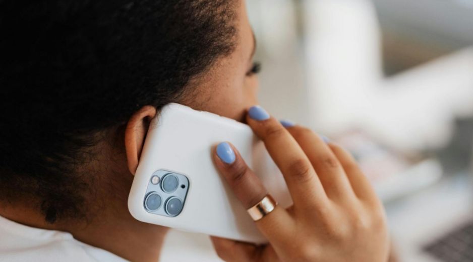 La mejor forma de protegerte de fraudes telefónicos es no contestar números desconocidos. CANVA