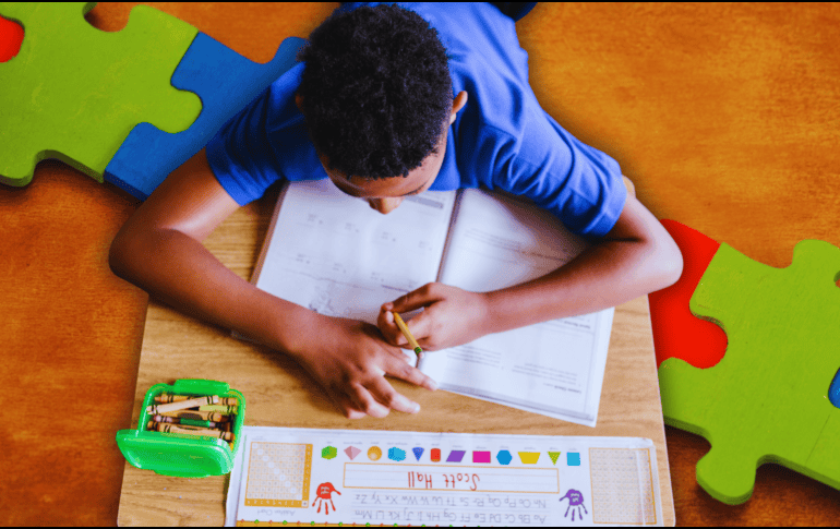 Los niños con Síndrome de Asperger suelen tener una inteligencia alta y no presentan retrasos en el habla. ESPECIAL / CANVA