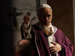 El Papa León XIV preside una Santa Misa con bendición e imposición de las cenizas en la Basílica de Santa Sabina, en Roma, Italia, el 18 de febrero de 2026. EFE / EPA / GIUSEPPE LAMI