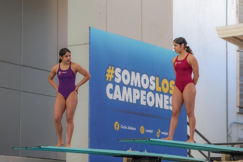 Al concluir el evento, se realizó una exhibición de clavados para estrenar, oficialmente, la lonaria del CODE Alcalde. EL INFORMADOR / A. Navarro