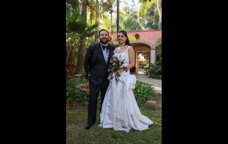 Oscar De Aguinaga y Paola Aldana. GENTE BIEN JALISCO / Revista del 20 de febrero 2026