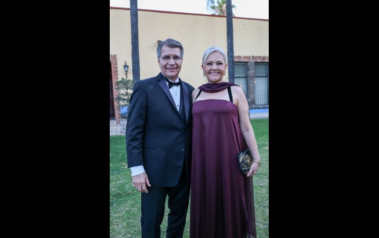 Raúl Aldana y Lourdes Robles de Aldana.  GENTE BIEN JALISCO / Boda de Paola Aldana Robles y Oscar de Aguinaga Lozano