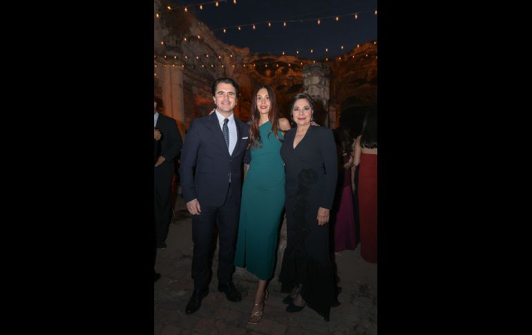 Álvaro Simón, Ximena Rodríguez y Desiré López. GENTE BIEN JALISCO / Revista del 20 de febrero 2026