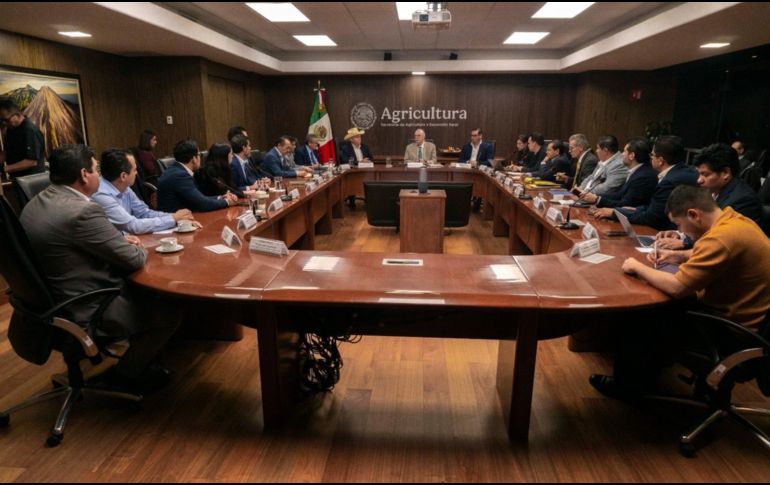 SADER y la industria láctea acuerdan plan para asegurar compra y abasto nacional de leche. CORTESÍA