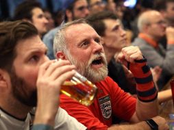 La hora tradicional de cierre de la mayoría de los pubs británicos es las 23:00 locales. AFP / ARCHIVO