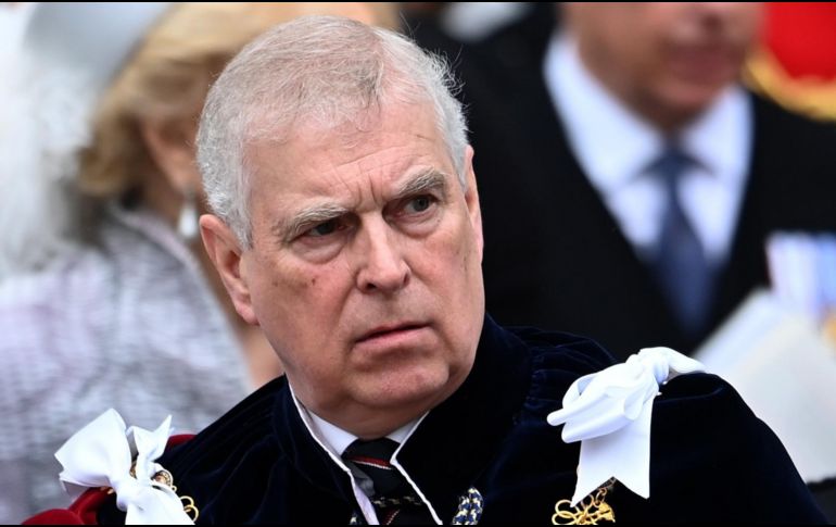 Fotografía de archivo tomada el 6 de mayo de 2023 que muestra al entonces duque de York, el príncipe Andrés, durante la ceremonia de coronación de su hermano, el rey Carlos III en Londres. EFE/Andy Rain