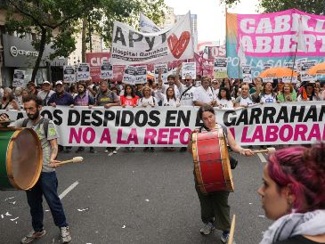 El debate por la reforma laboral ocurre en momentos en que crece la frustración por la desigual recuperación económica bajo el gobierno del mandatario argentino. AP/R. Abd