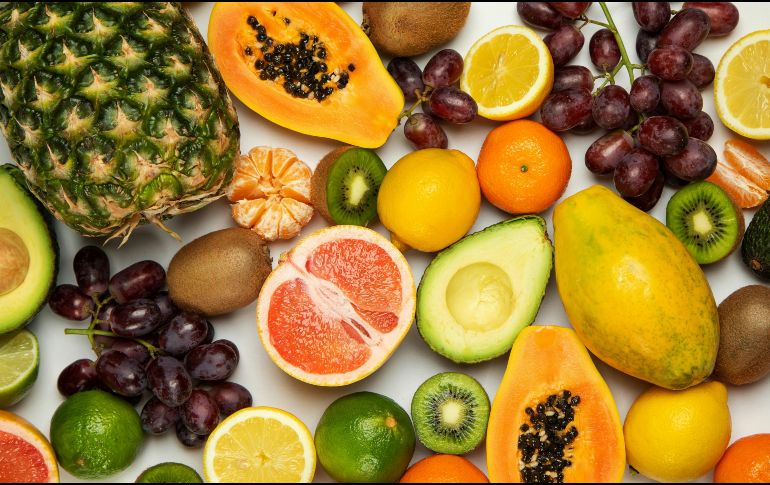En definitiva, las personas con diabetes pueden consumir cualquier fruta, siempre que presten atención al tamaño de la porción y al índice glucémico. Unsplash