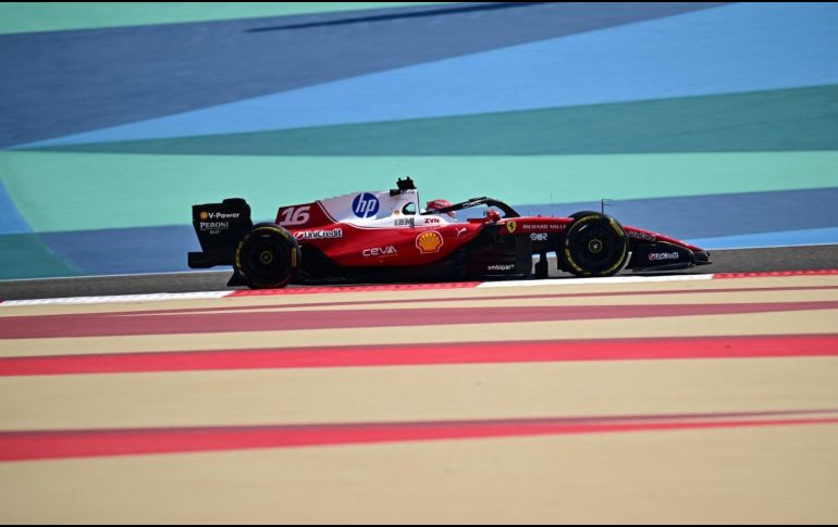 Este viernes, después de hacer más de 130 vueltas, Charles Leclerc quedó como el más rápido del día y del total de los test de Bahrein. AFP / G. Cacace