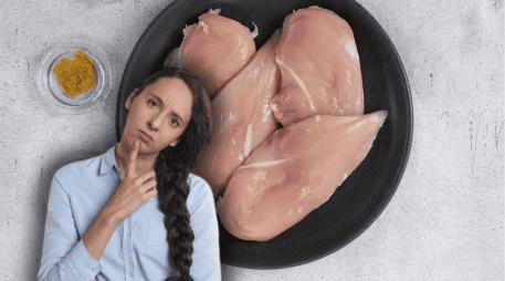 En muchos creyentes se manifiesta la duda de si el pollo es uno de los alimentos que también debe excluirse de la dieta durante la Cuaresma. ESPECIAL/Unsplash/Canva