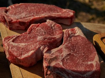 Estos son algunos beneficios de la carne de res dentro de la alimentación. UNSPLASH / C. CAVAL