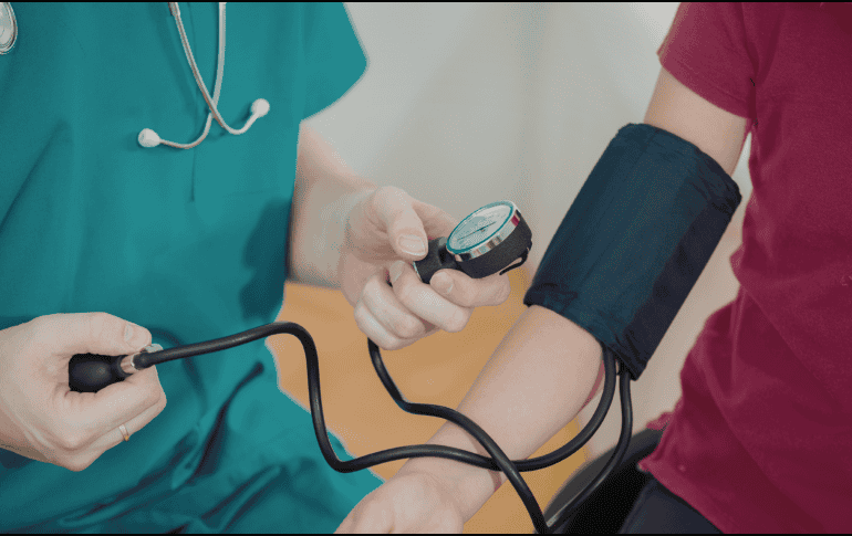 Tomarla inmediatamente después de caminar, subir escaleras o realizar alguna actividad física puede generar cifras temporalmente elevadas. CANVA