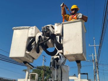 Sobre el rumor de las visitas, se cree que todo comenzó cuando algunos usuarios interpretaron como parte de un "programa especial" las que en realidad son tareas rutinarias del personal de campo de la CFE. FACEBOOK / CFE Nacional