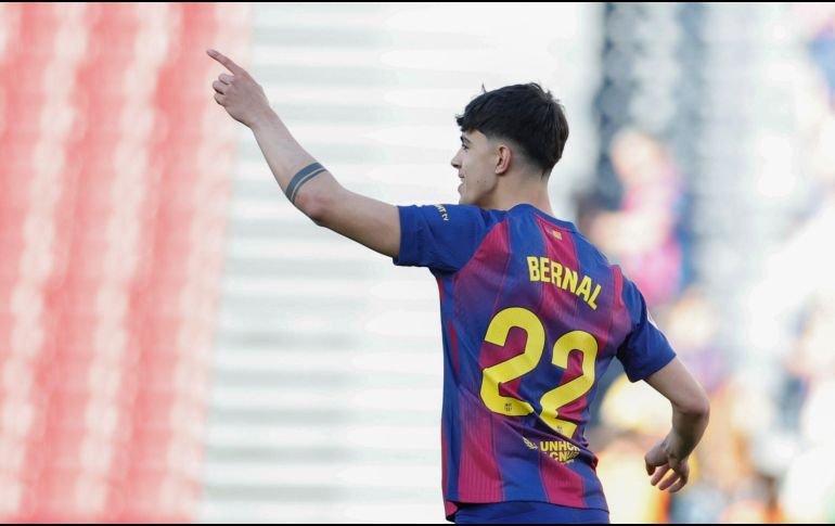 La cereza del pastel llegó al minuto 81', cuando Fermín López se lució con un auténtico golazo de larga distancia que levantó a la afición. EFE / A. García