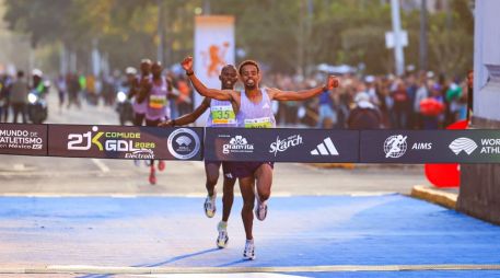 Dos mexicanos estuvieron muy cerca del pelotón ganador, pero no lograron escurrirse entre los primeros lugares de las ramas femenil ni varonil. EL INFORMADOR / J. Acosta