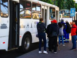 Esta mañana, las rutas de transporte convencionales se encuentran regularizándose de forma paulatina. EL INFORMADOR/A. Navarro