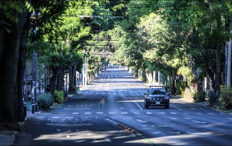 Silencio en arterias principales. Las avenidas comúnmente caóticas de la urbe lucen inusualmente despejadas. EL INFORMADOR / A. Navarro
