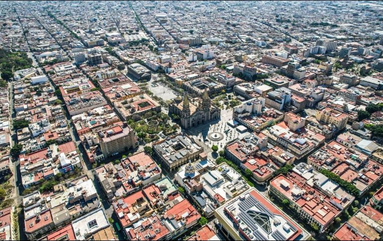 Guadalajara, desde el aire. Gracias a un dron se aprecian el Centro y sus alrededores, imágenes que revelan una capital que continúa en marcha, aunque con mesura. EL INFORMADOR / A. Navarro