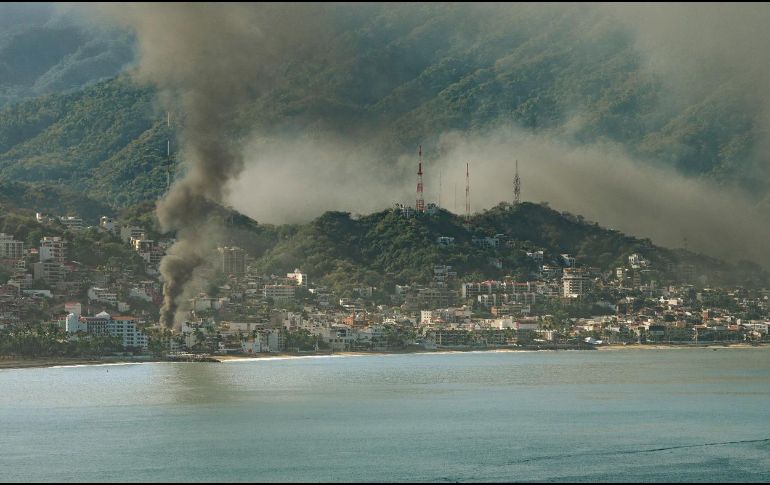 Fotografía muestra las reacciones violentas registradas en Puerto Vallarta el día de ayer por abatimiento de Nemesio Oseguera Cervantes, alias 