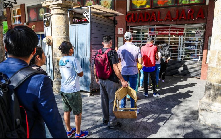 Fueron contados los comercios que levantaron la cortina ayer. Por ello, la mayoría tuvo una alta demanda en sus productos y servicios. EL INFORMADOR/A. Navarro