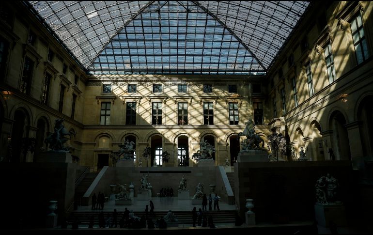 El nuevo director dará prioridad al refuerzo de la seguridad, así como a la protección de los edificios del Louvre, sus colecciones, a los visitantes y al personal. EFE/EPA/YOAN VALAT