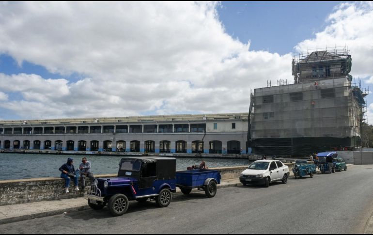 Según el Departamento del Tesoro de EU, las empresas se deben asegurar de que el combustible irá a manos de ciudadanos y empresas del sector privado. AFP / Y. Lage
