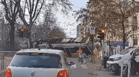 El tranvía corresponde a la línea que atraviesa el centro de Milán desde la estación central de tren hasta la de Porta Génova. ESPECIAL