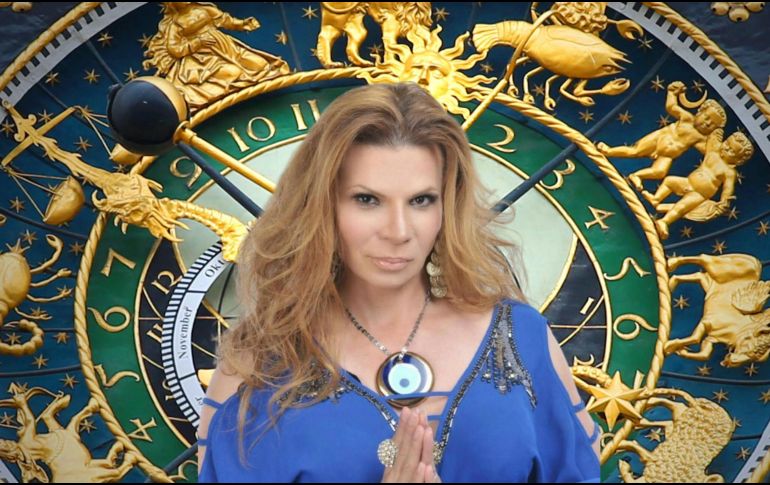 Además de las predicciones por signo, Mhoni Vidente suele compartir números de la suerte y colores recomendados para atraer buena vibra durante este fin de semana zodiacal. FACEBOOK/MHONIVIDENTE