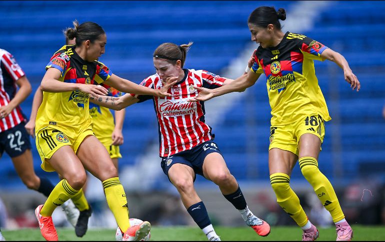 El Clásico Nacional femenil promete mantener la intensidad y rivalidad que caracteriza a ambos clubes, en un partido que genera gran expectativa entre la afición y que ahora contará con un nueva fecha. IMAGO7