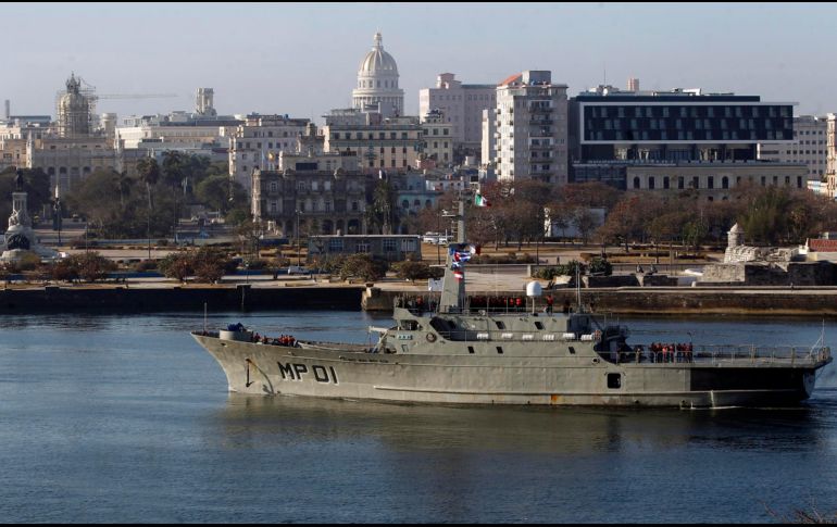 Los buques de apoyo logístico Papalopan y Huasteco, que partieron este martes de Veracruz, entraron el día de hoy a La Habana. EFE / Ernesto Mastrascusa