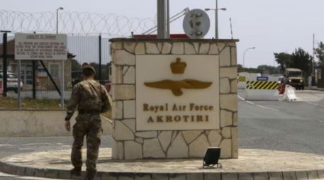 Varias explosiones se han registrado al filo de la medianoche en la base de Akrotiri, que el ejército británico tiene en Limassol (Chipre), sin que se tenga constancia hasta el momento de víctimas, según recogen varios medios británicos. AP / ARCHIVO