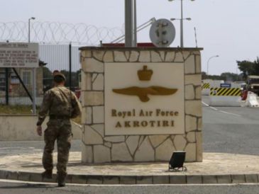 Varias explosiones se han registrado al filo de la medianoche en la base de Akrotiri, que el ejército británico tiene en Limassol (Chipre), sin que se tenga constancia hasta el momento de víctimas, según recogen varios medios británicos. AP / ARCHIVO