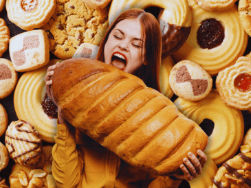 Algunas marcas utilizan en sus ingredientes jarabe de maíz de alta fructosa, un ingrediente barato que, por más que se coma, mantendrá con hambre. ESPECIAL / CANVA