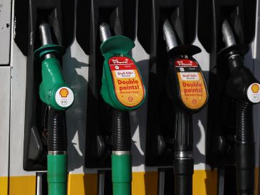 Los precios mundiales del petróleo han subido drásticamente tras la respuesta de Irán a los ataques aéreos estadounidenses e israelíes. EFE/ Neil Hall