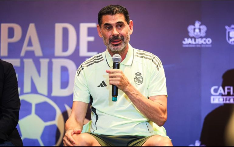 Durante la conferencia de prensa antes del partido de leyendas de este martes, Fernando Hierro reveló que sigue de cerca a Chivas revisando sus resultados. EL INFORMADOR / J. Acosta