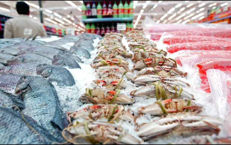 Walmart tiene descuentos en variedad de camarones, mojarra y salmón. EL INFORMADOR/Archivo