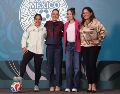Aparecieron para anunciar el concurso la futbolista Charlyn Corral, la árbitra internacional Katia Itzel García Mendoza y la periodista deportiva Gabriela Fernández, junto a la Presidenta Claudia Sheinbaum. SUN / L. Camacho