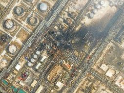 El ataque a la refinería Ras Tanura, la más grande de Arabia Saudita, y el cierre de facto del estrecho de Ormuz, disparan la preocupación por el suministro global de petróleo. AFP