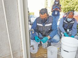 El agua turbia y con mal olor en las colonias se atribuye al deterioro del sistema antiguo de conducción y a los trabajos de desazolve, informó el SIAPA. Si el problema persiste, pide reportarlo al 073. ESPECIAL