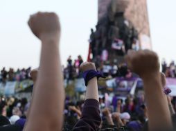 Cada año, durante las marchas del 8M, millones de mujeres en diferentes ciudades levantan el puño como una señal de apoyo mutuo y de fortaleza colectiva. EL INFORMADOR / ARCHIVO