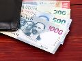 El aguinaldo funciona como un apoyo económico que se entrega antes de las fiestas de fin de año. ESPECIAL / CANVA