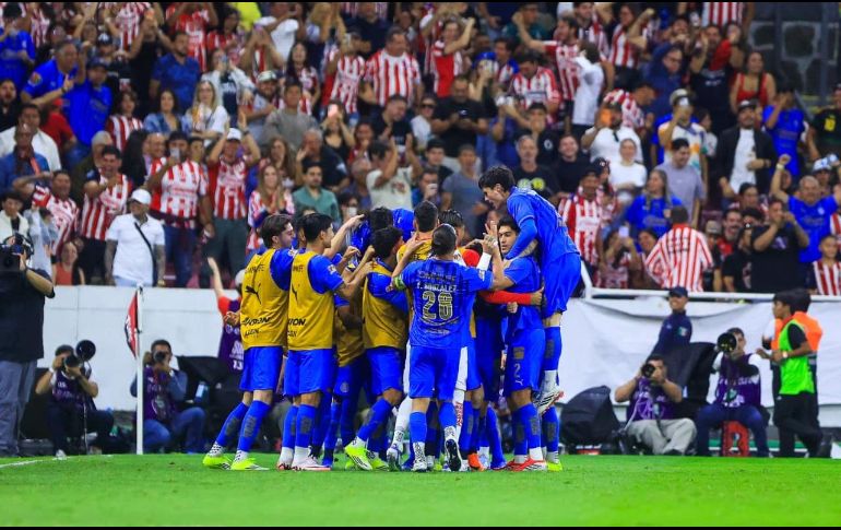 Chivas consumó la voltereta en el Clásico Tapatío que le permitió regresar a la senda de la victoria y que también le arrebató el invicto al Atlas como local. EL INFORMADOR/ J. ACOSTA.