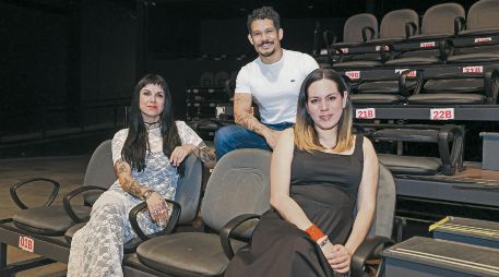 De izquierda a derecha: Abigail Vázquez (encargada de LARVA); Carlos González (director de Cultura Guadalajara); y Edith Castillo (encargada del Teatro Jaime Torres Bodet). EL INFORMADOR/ J. Acosta