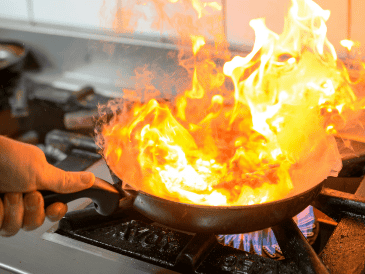 Las quemaduras se clasifican de acuerdo con el grado de profundidad y extensión de la lesión en la piel. ESPECIAL